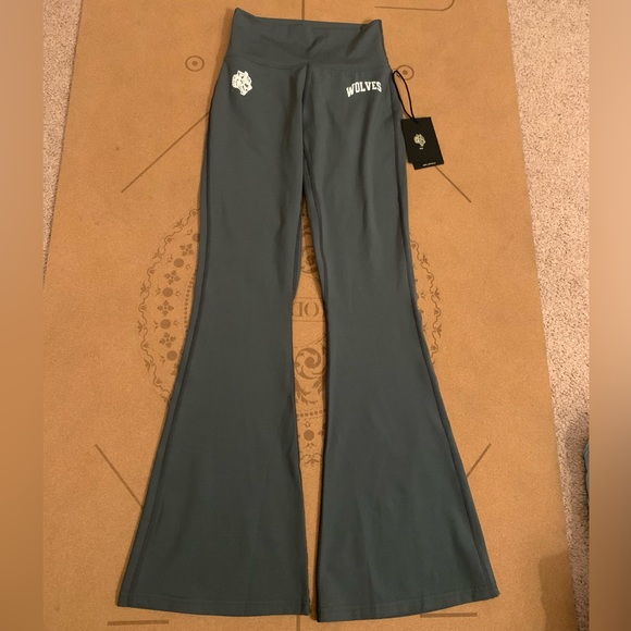 Darc Sport Pants - Darc Sport wolf gray loyalty energy Georgia flare leggings NWT 🐺